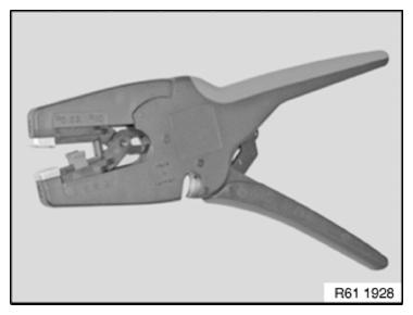 G09863233