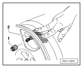 G12767108